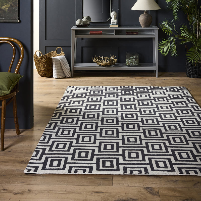 Labyrinth - Black / White -  Phoenox Rugs